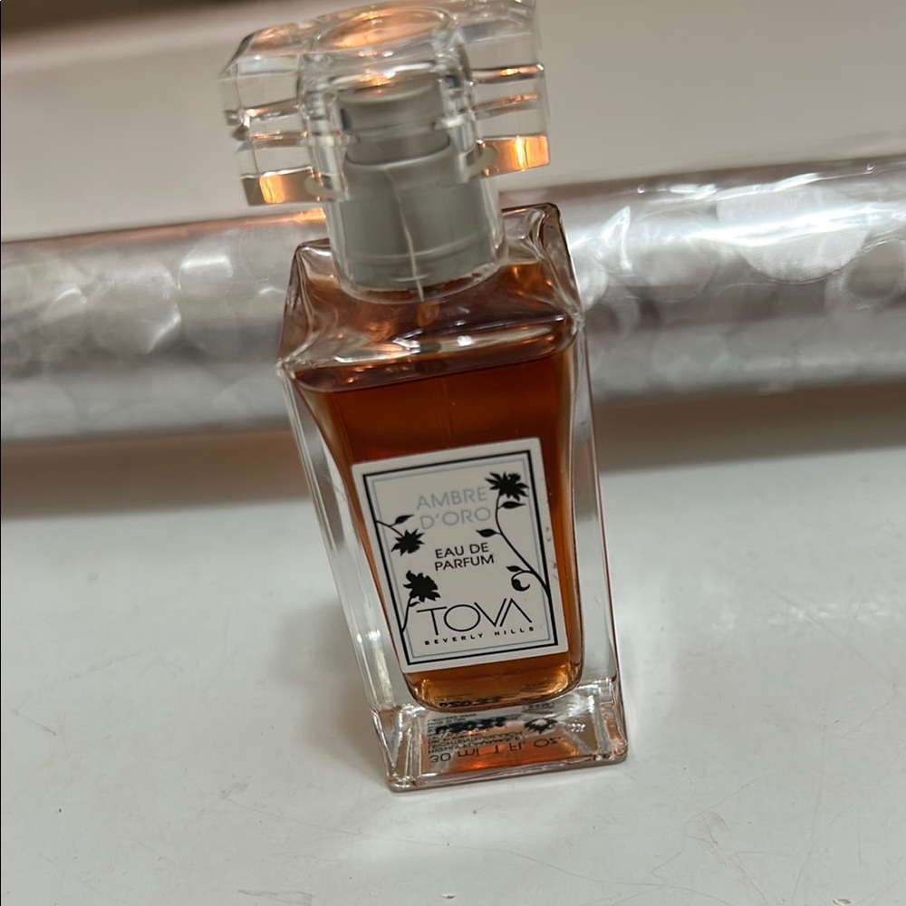 Ambre D'Oro Eau de Parfum - Elegant Amber Fragrance